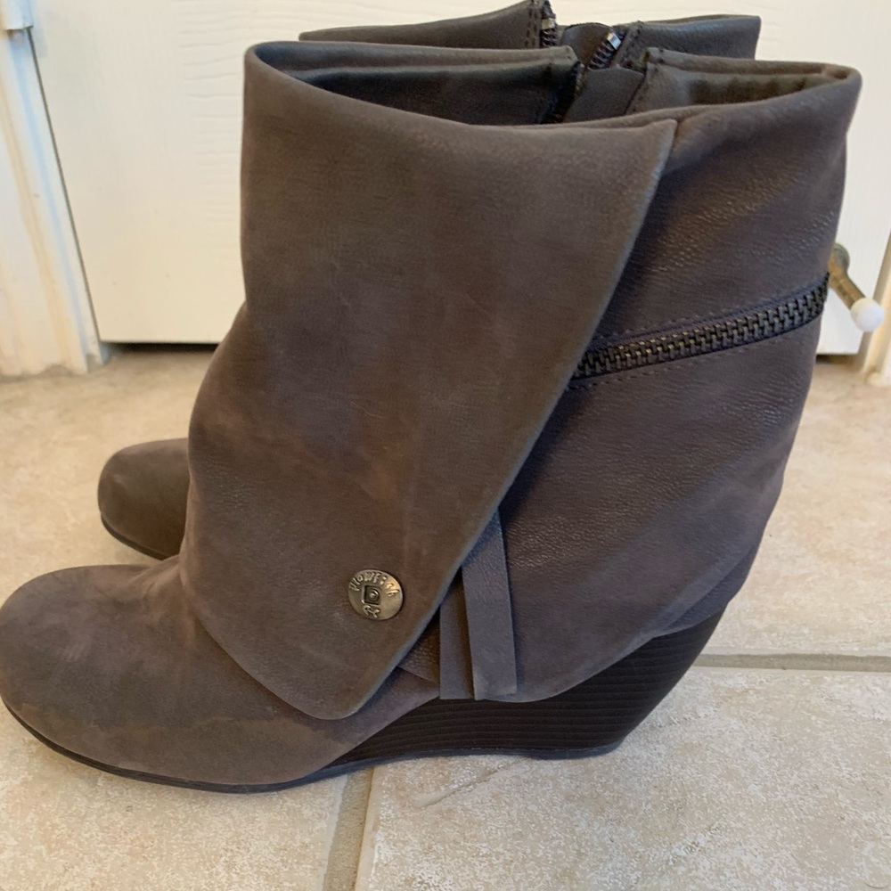 Gray wedge booties